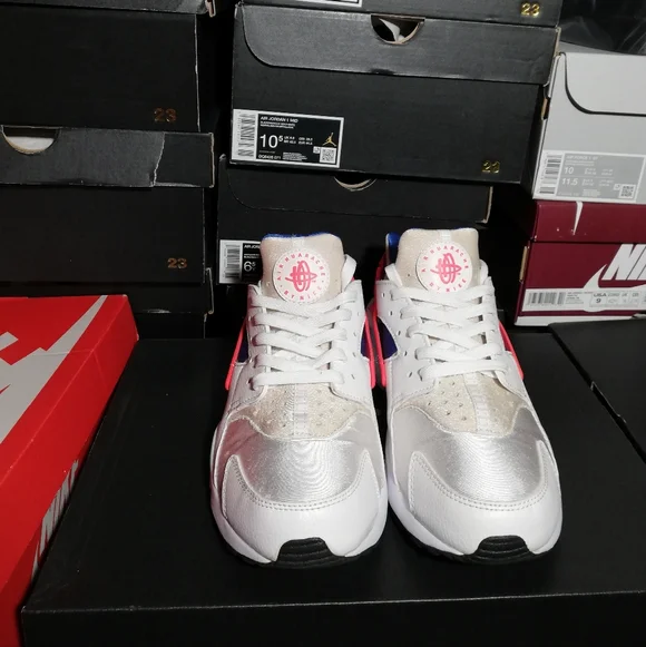 LIKE NEW BARELY WORE NIKE AIR HUARACHE ULTRAMARINE WOMEN US SIZE 9.5 - Picture 8 of 11